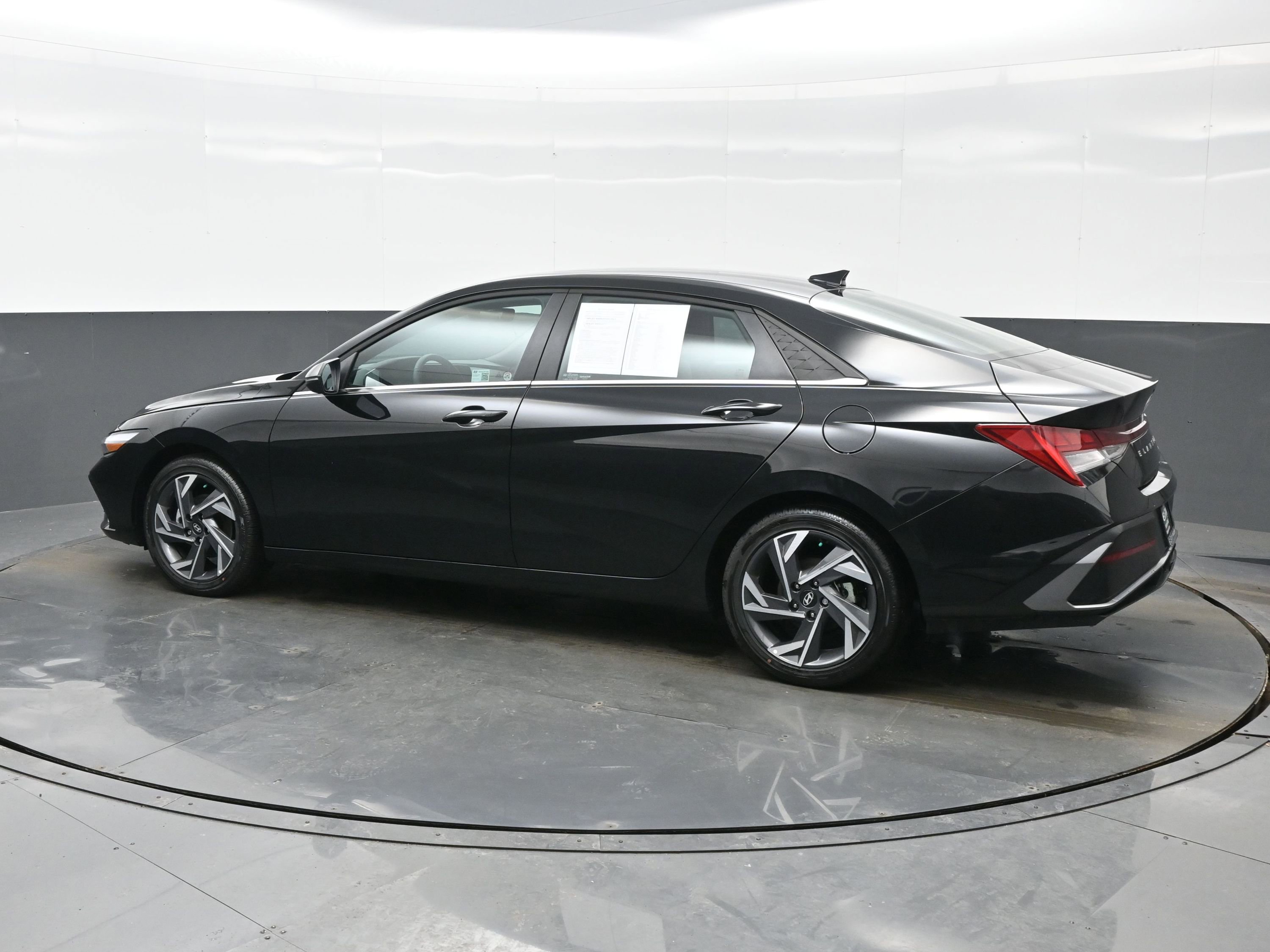 Certified 2025 Hyundai Elantra Limited image 5