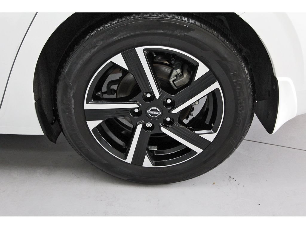 Certified 2025 Nissan Sentra SV FWD image 27
