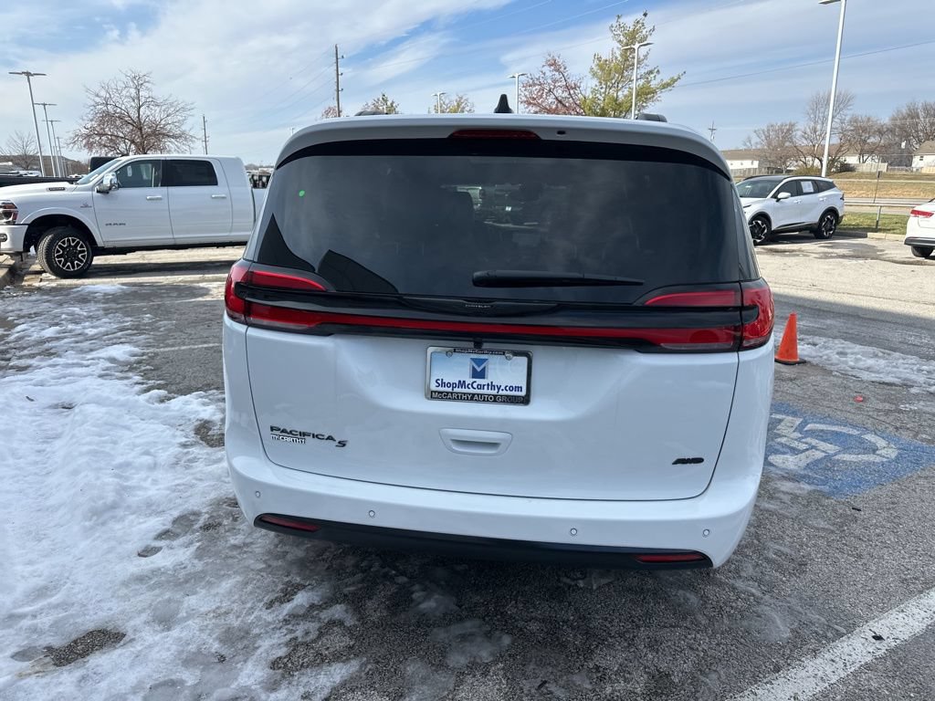 New 2026 Chrysler Pacifica Select AWD/4WD image 29