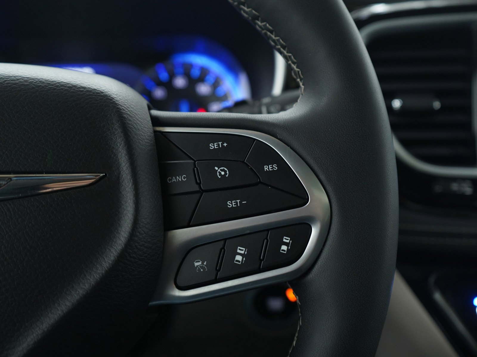 Used 2024 Chrysler Pacifica Limited image 30