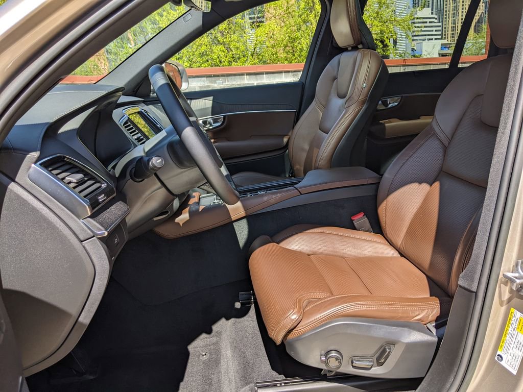 Used 2023 Volvo XC90 B6 Ultimate w/ Protection Package Premier AWD/4WD image 11