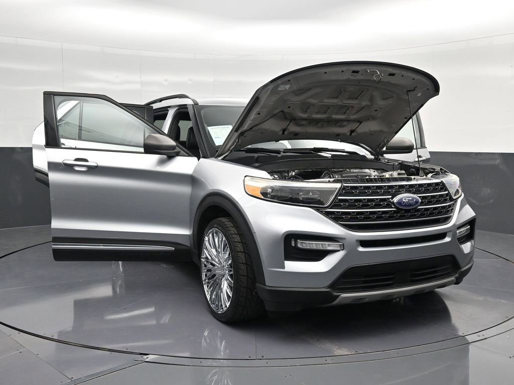 Used 2020 Ford Explorer XLT w/ Equipment Group 202A RWD image 33