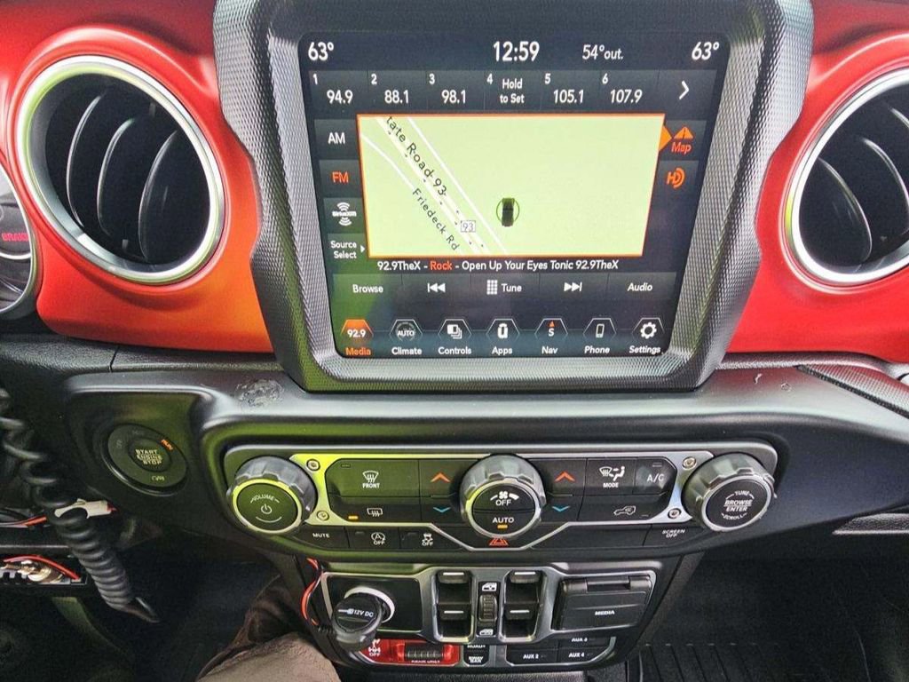 Used 2022 Jeep Wrangler Unlimited Rubicon AWD/4WD image 6