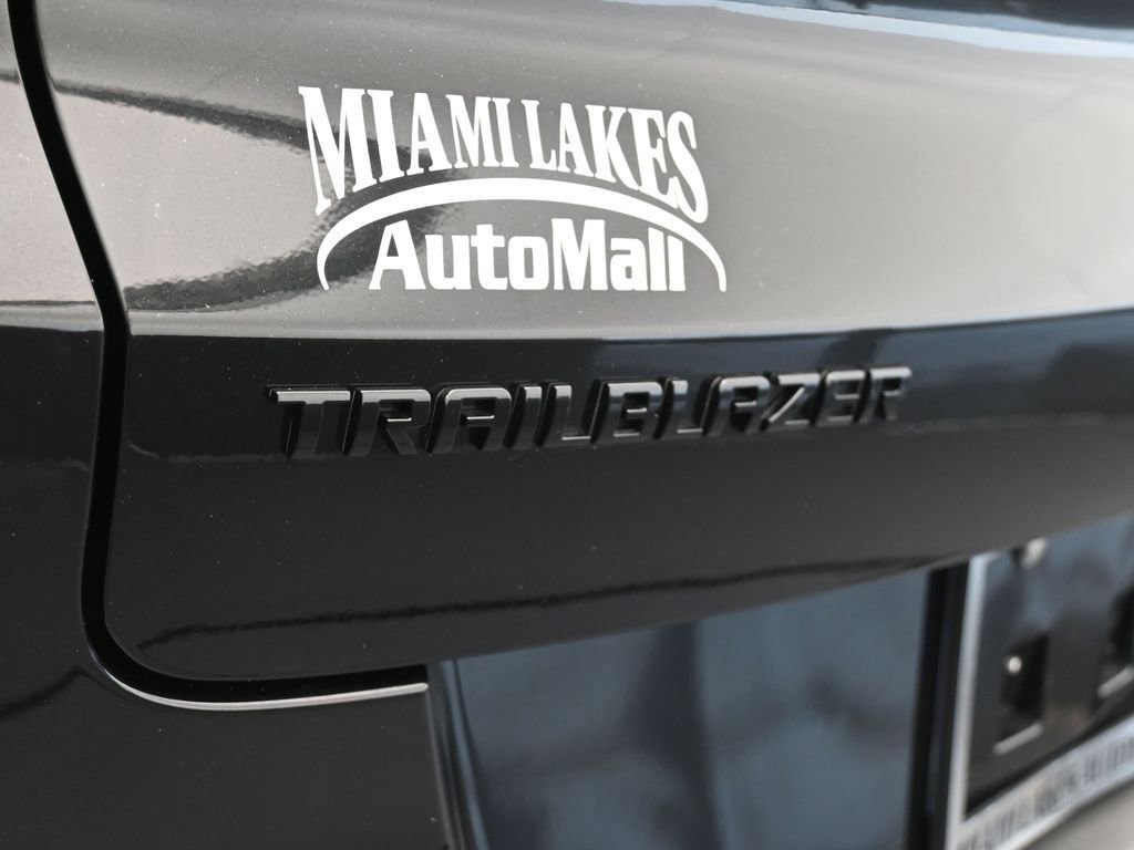 Used 2023 Chevrolet TrailBlazer RS w/ Convenience Package image 34