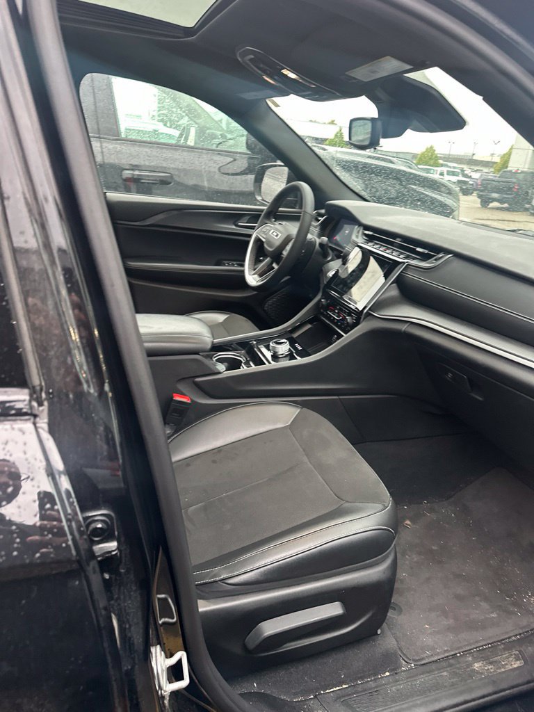 Used 2023 Jeep Grand Cherokee Altitude AWD/4WD image 23