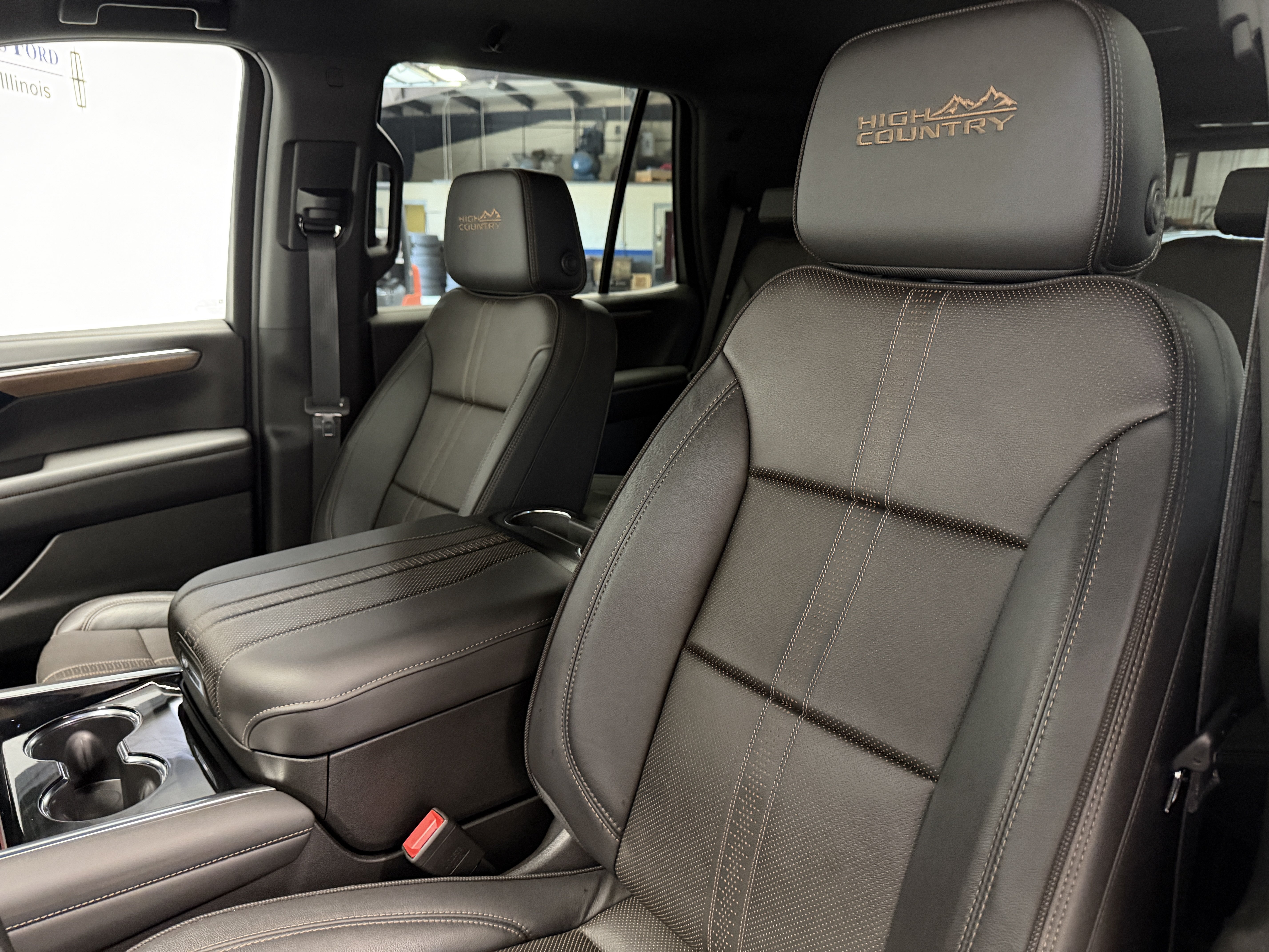 Used 2025 Chevrolet Tahoe High Country AWD/4WD image 17