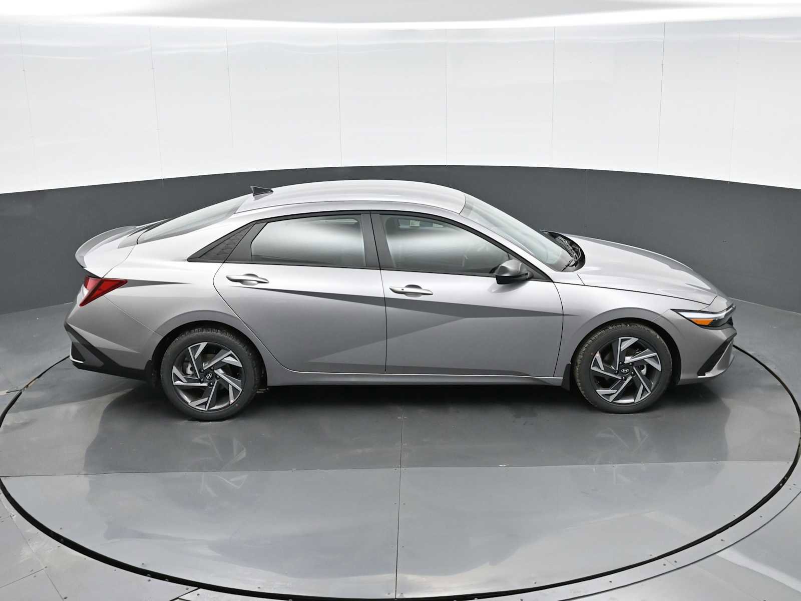 Certified 2025 Hyundai Elantra Sport image 44