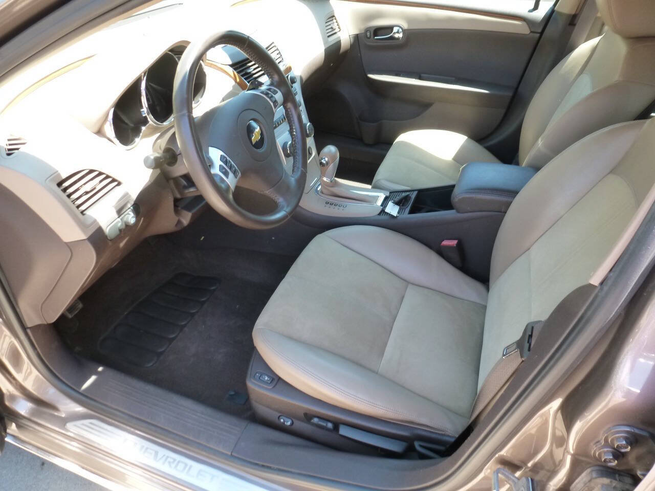 Used 2010 Chevrolet Malibu LT w/ HFV6 Engine Package FWD image 9