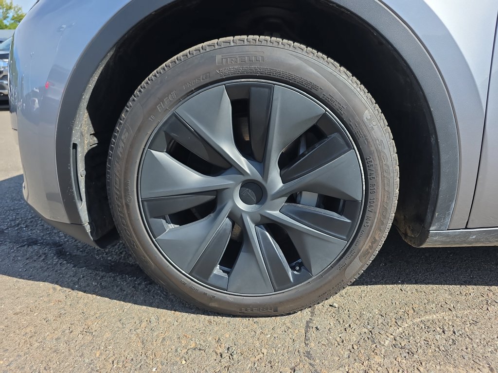 Used 2024 Tesla Model Y Long Range AWD/4WD image 12