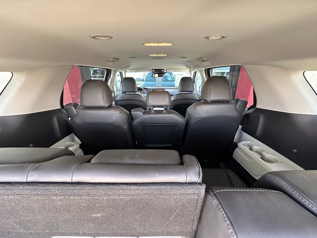 Used 2022 Kia Carnival LX image 28