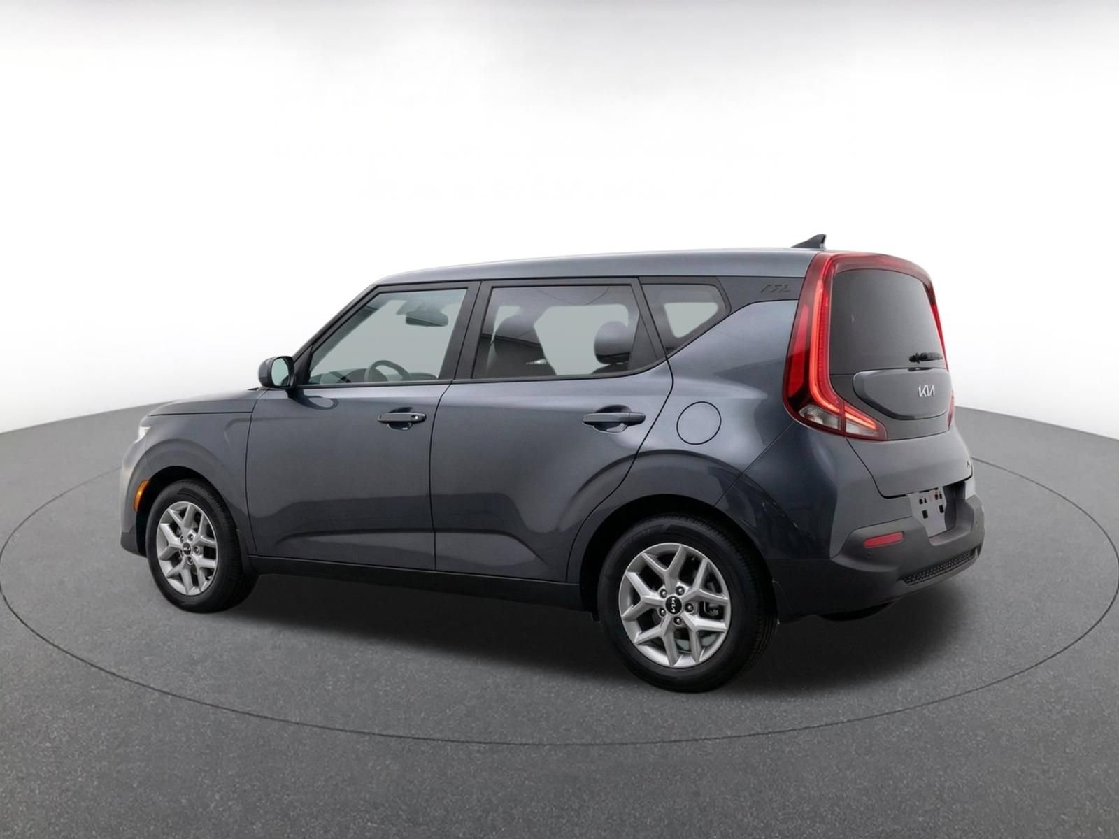 Used 2025 Kia Soul LX w/ LX Technology Package FWD image 7