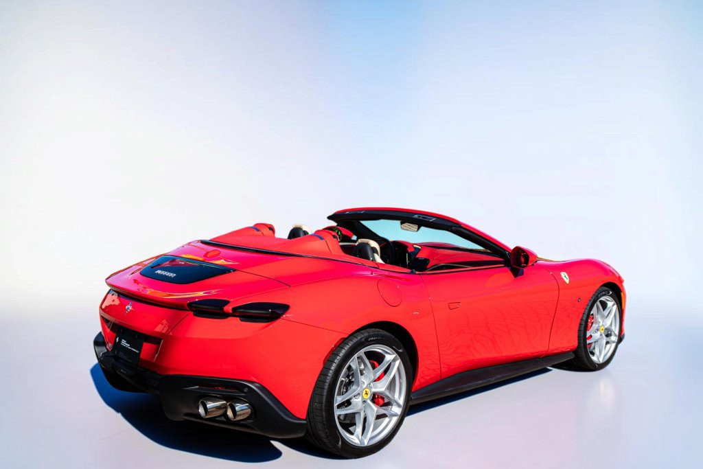 Certified 2025 Ferrari Roma Spider RWD image 2