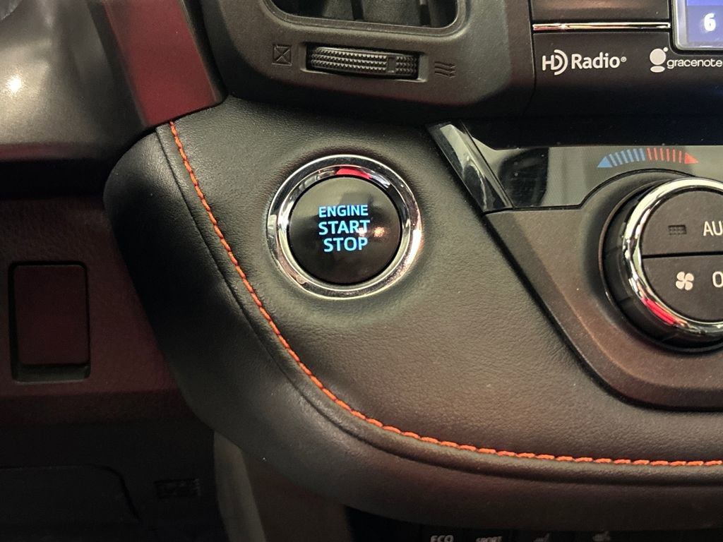 Used 2016 Toyota RAV4 SE image 39