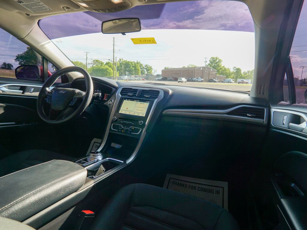 Used 2018 Ford Fusion SE w/ Fusion SE Technology Package FWD image 13