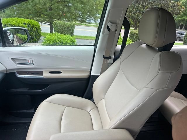 Used 2021 Toyota Sienna XLE w/ XLE Plus Package FWD image 17