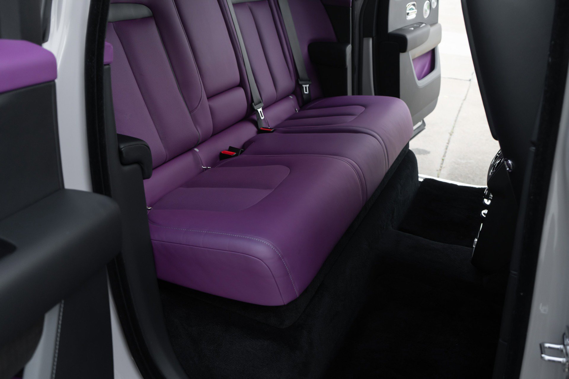 Used 2024 Rolls-Royce Cullinan image 27