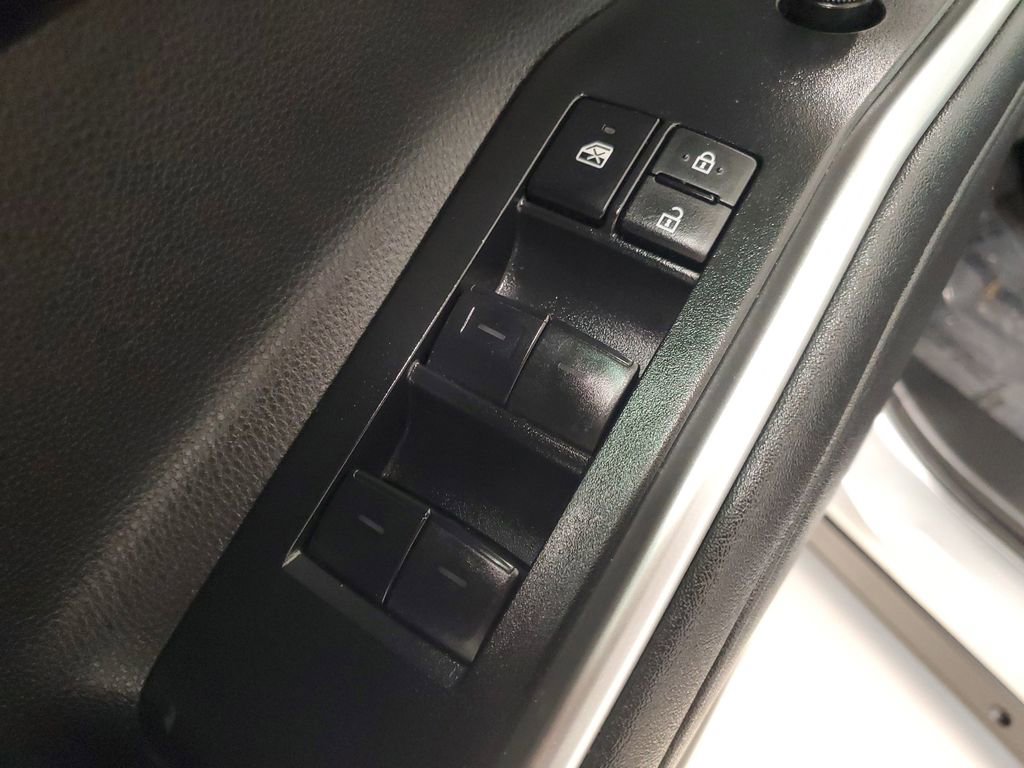 Used 2024 Toyota Highlander LE image 20