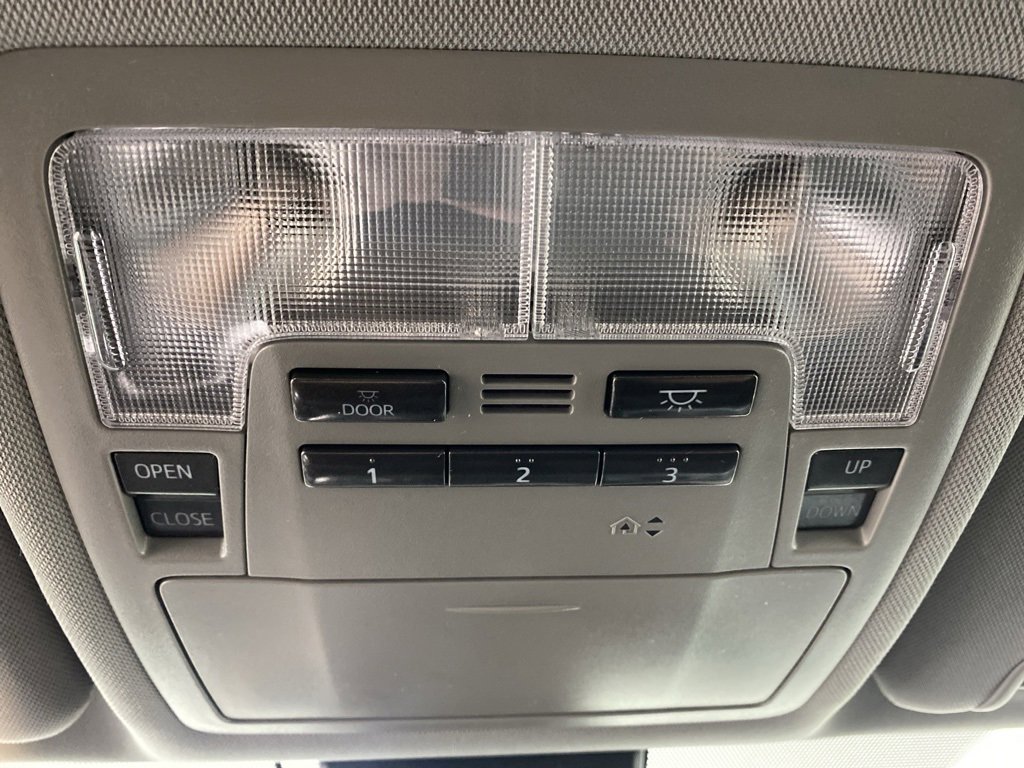 Used 2019 Toyota Highlander SE image 28