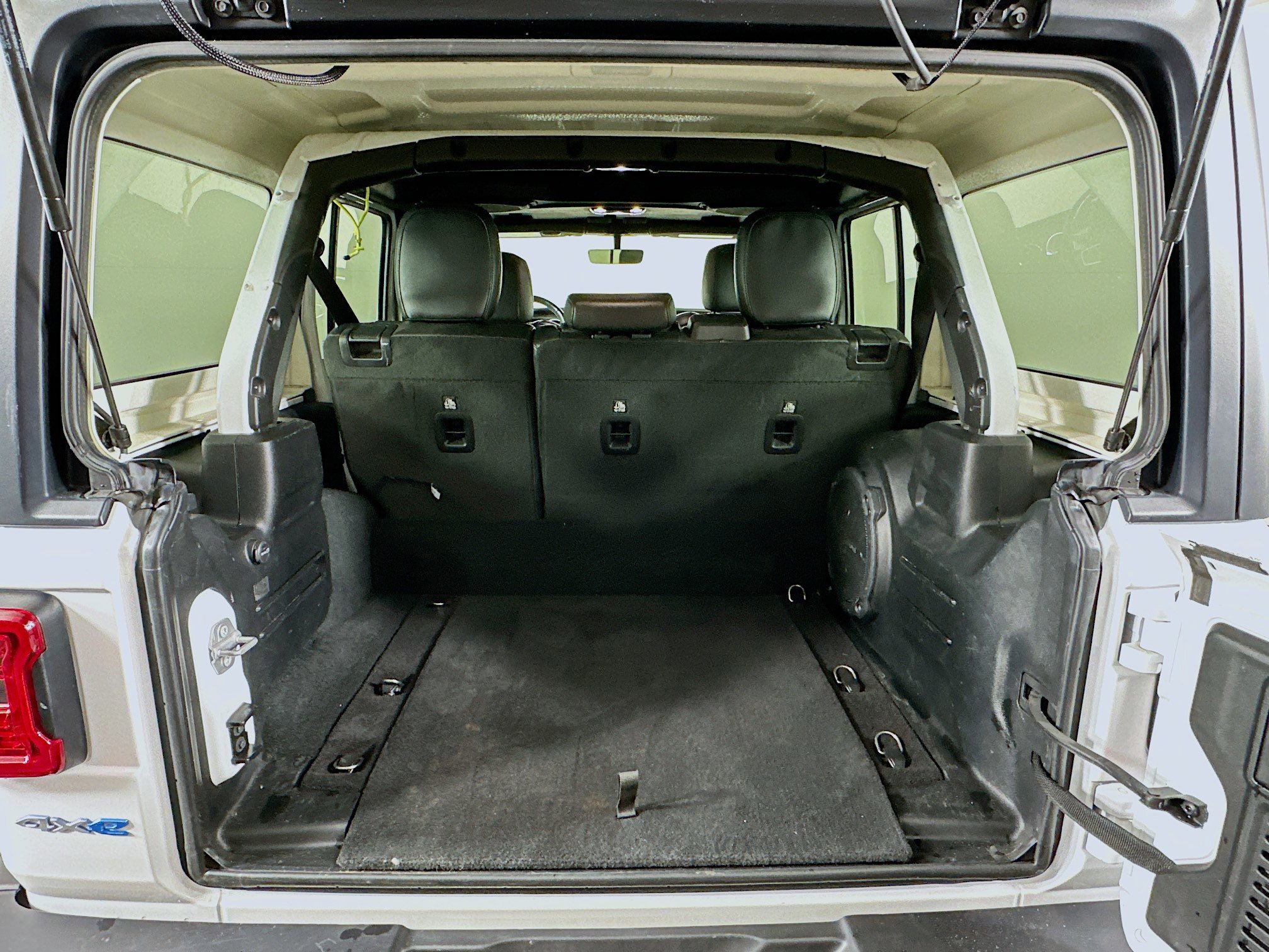 Used 2022 Jeep Wrangler Sahara w/ Cold Weather Group image 28