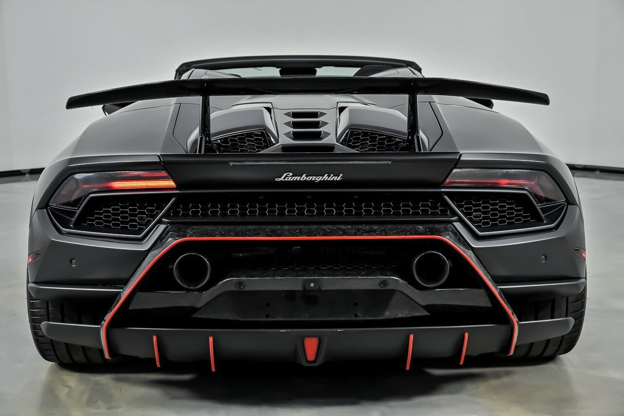 Used 2018 Lamborghini Huracan Performante AWD/4WD image 12