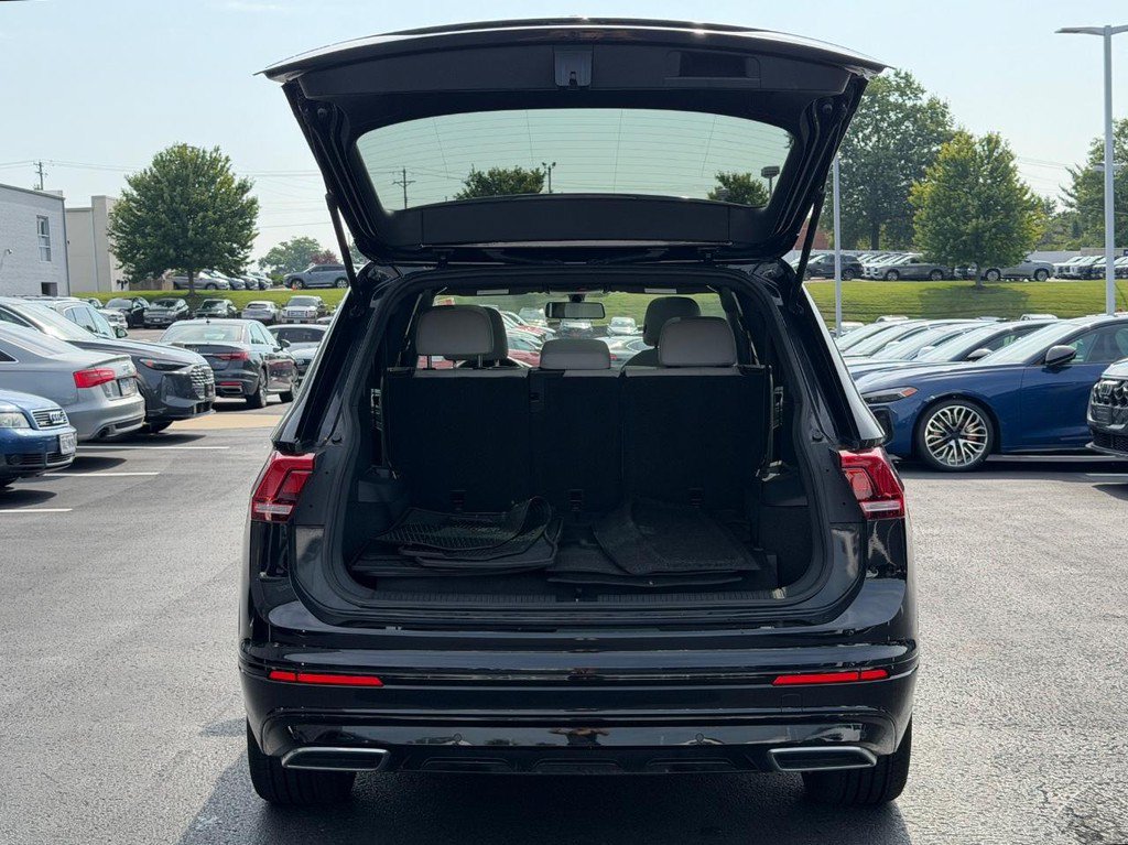 Used 2020 Volkswagen Tiguan SE R-Line FWD image 4