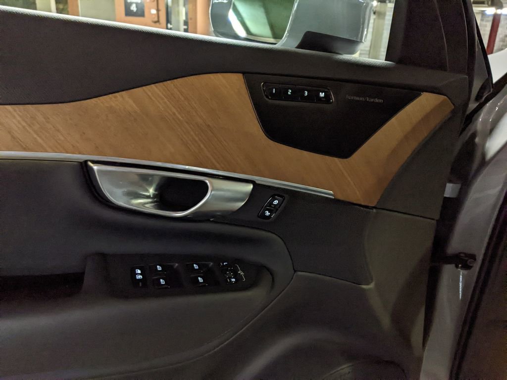 Certified 2025 Volvo XC90 T8 Plus w/ Protection Package Premier image 10