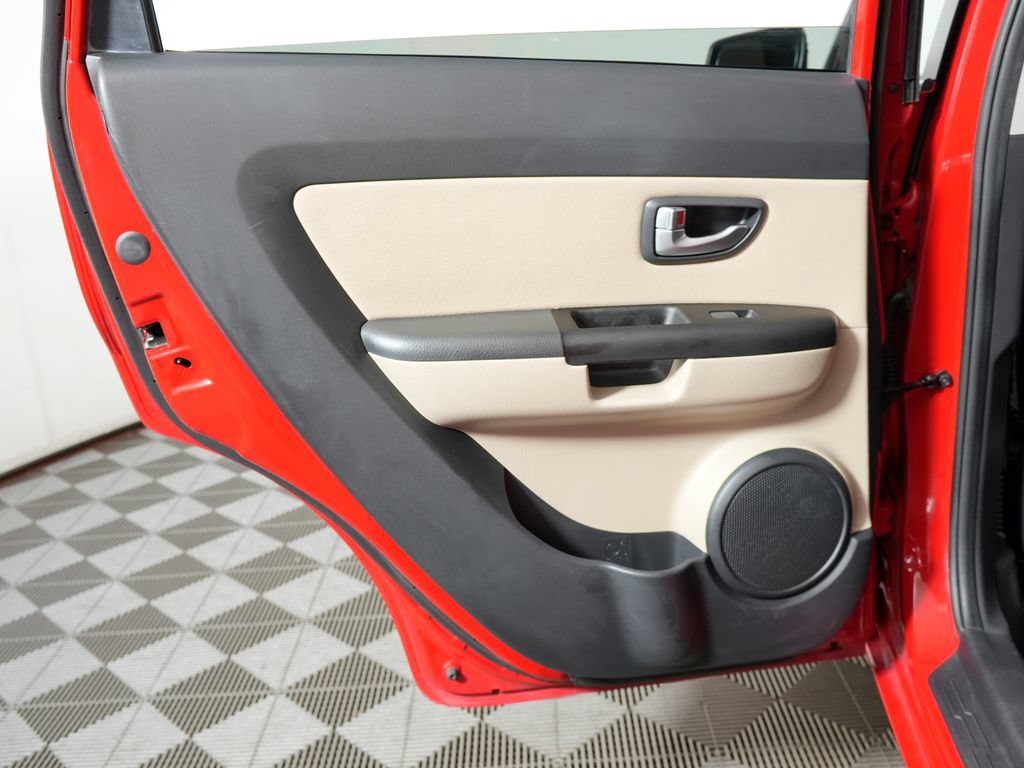Used 2013 Kia Soul ! w/ Premium Pkg FWD image 34
