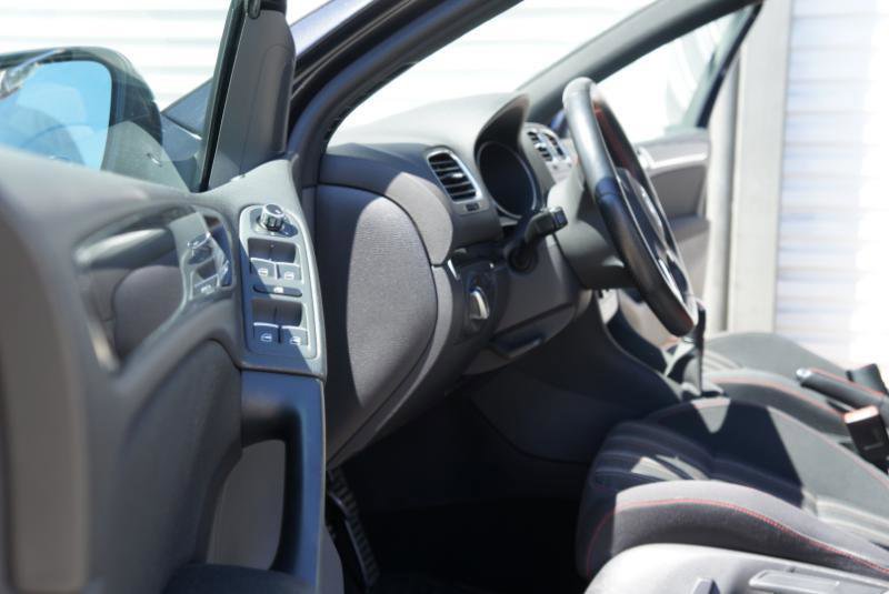 Used 2011 Volkswagen Golf 4-Door image 29