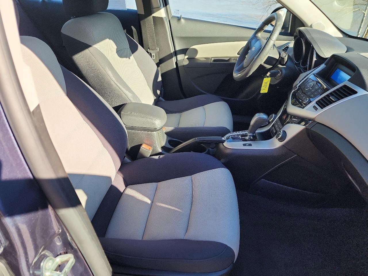 Used 2014 Chevrolet Cruze LS image 13