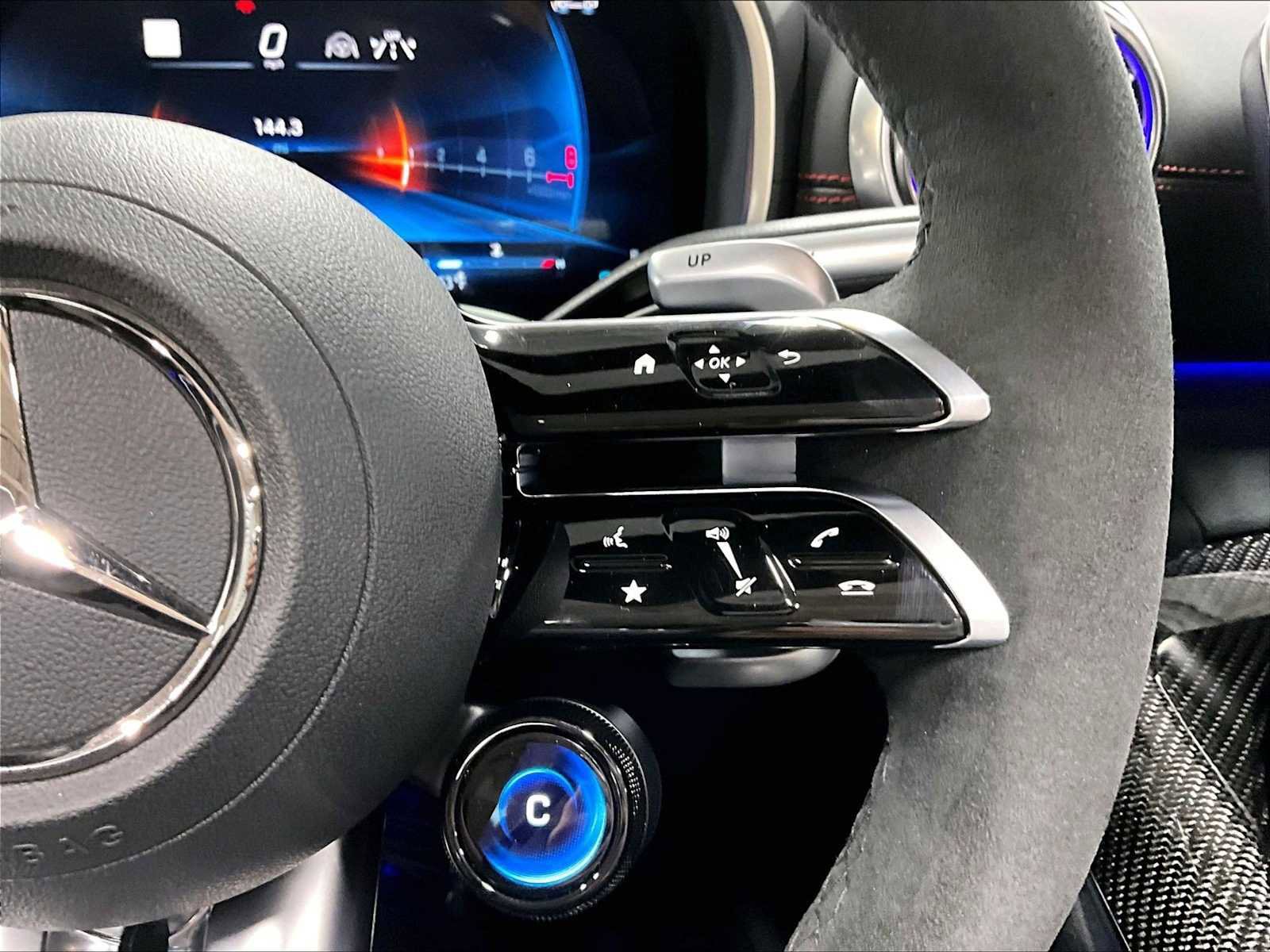 Used 2024 Mercedes-Benz SL 63 AMG 4MATIC image 23