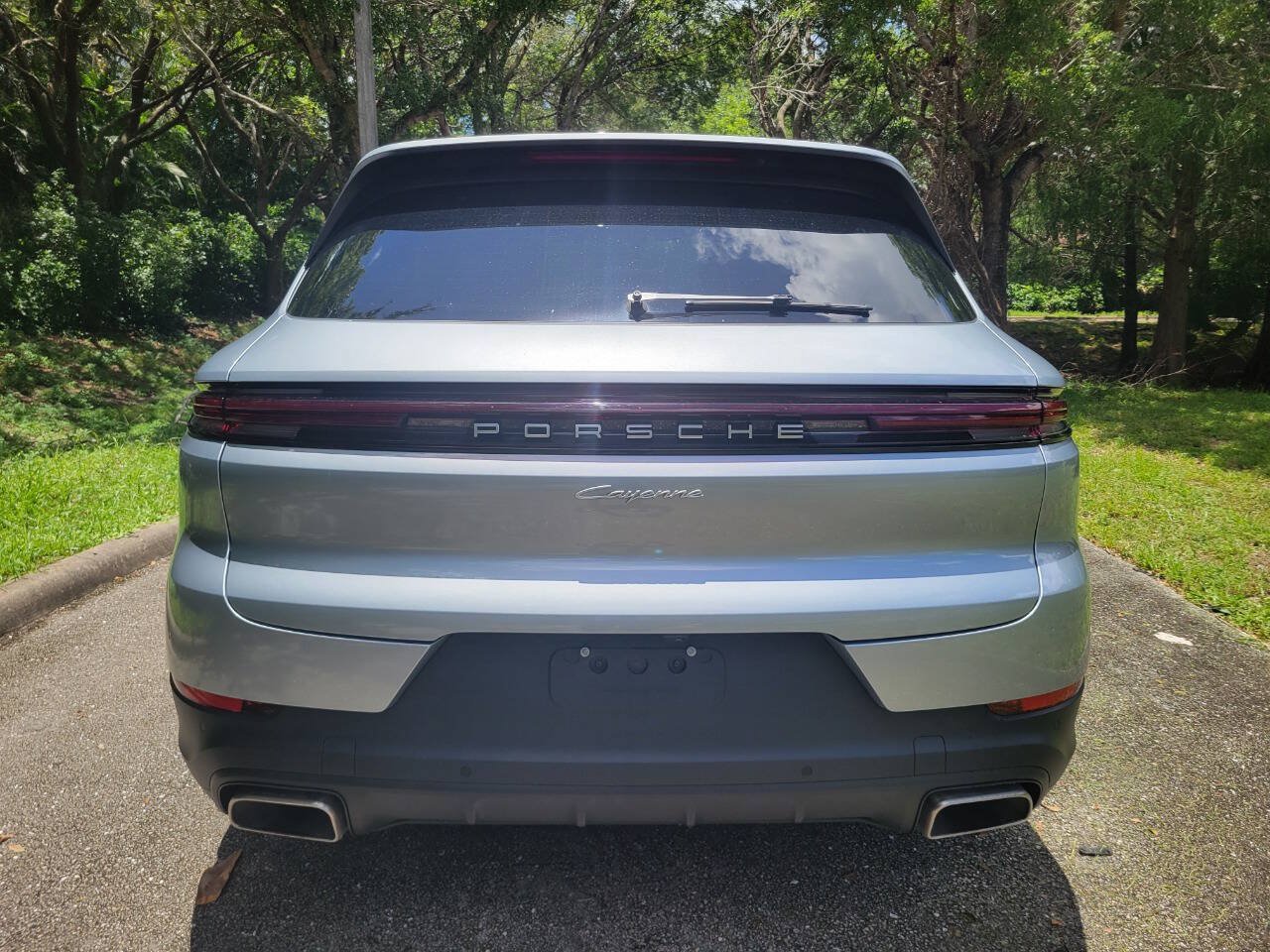 Used 2024 Porsche Cayenne AWD/4WD image 6