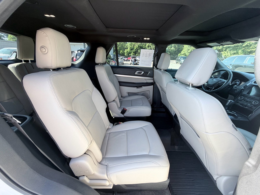 Used 2018 Ford Explorer XLT w/ Equipment Group 202A FWD image 28