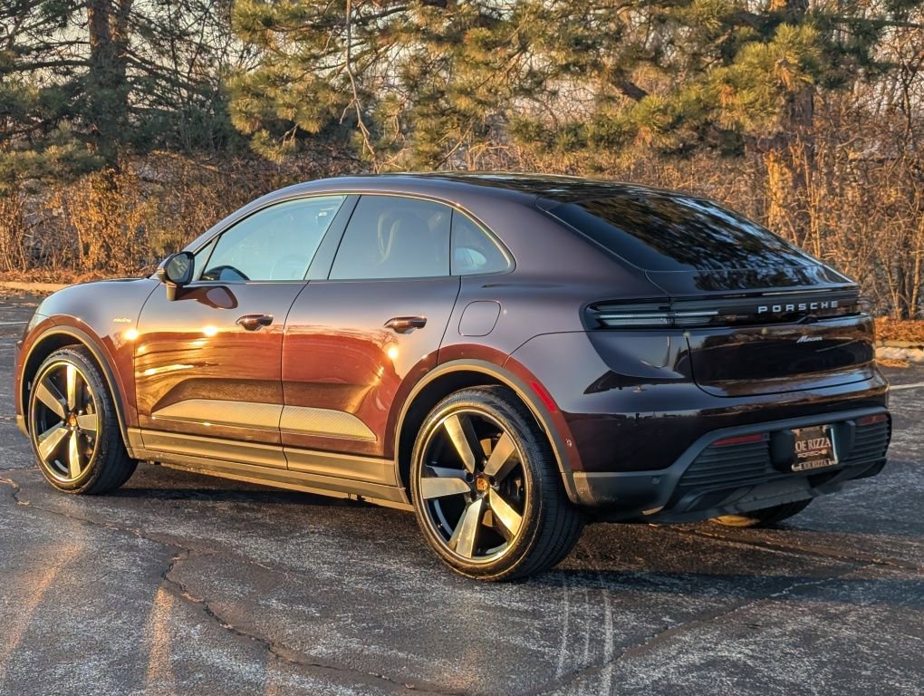Certified 2025 Porsche Macan Electric image 3