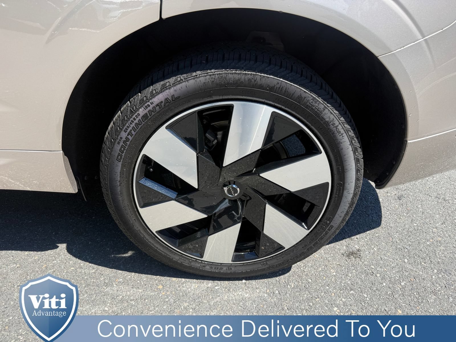 Certified 2025 Volvo XC60 T8 Plus w/ Protection Package Premier AWD/4WD image 13
