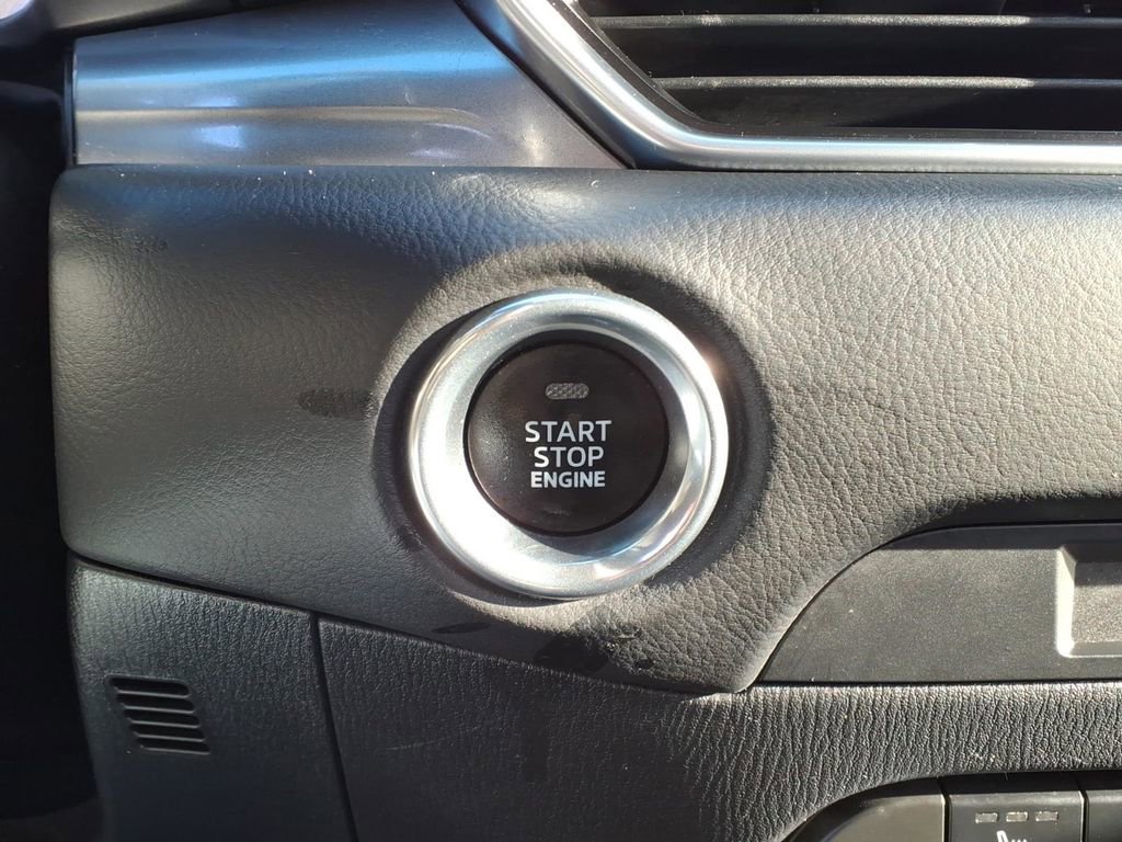 Used 2021 MAZDA CX-5 Touring image 11