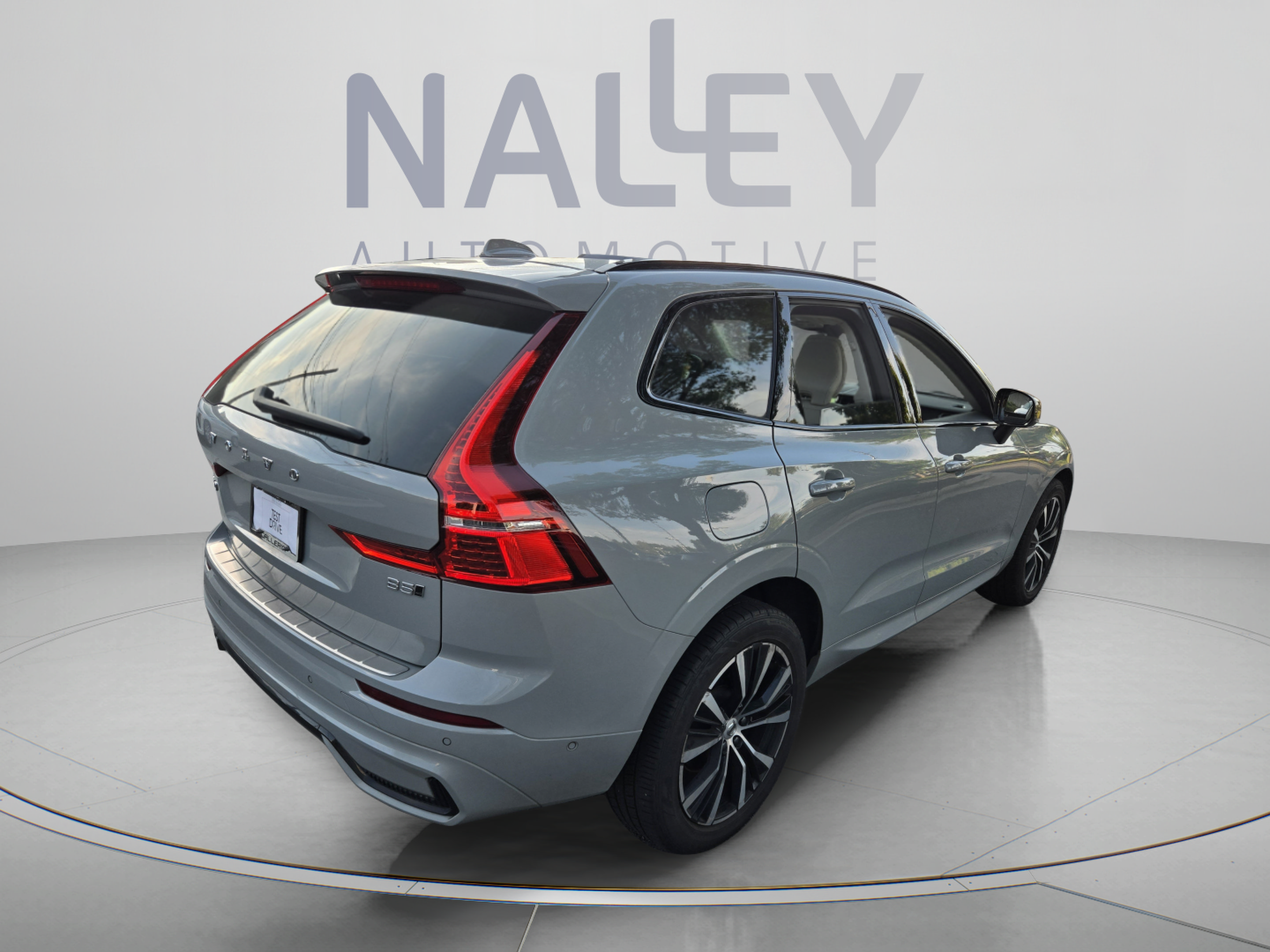 Used 2024 Volvo XC60 B5 Plus w/ Protection Package Premier AWD/4WD image 5