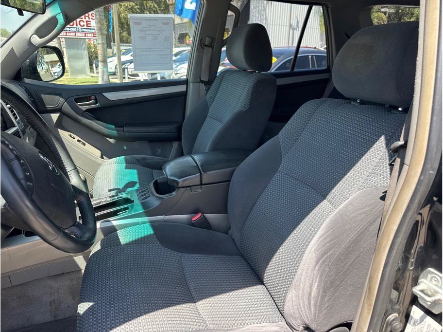 Used 2005 Toyota 4Runner SR5 RWD image 12