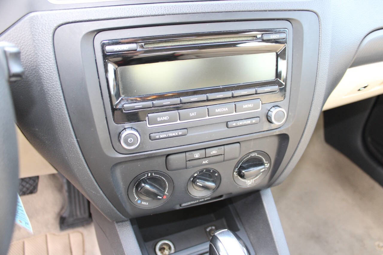Used 2014 Volkswagen Jetta SE image 16