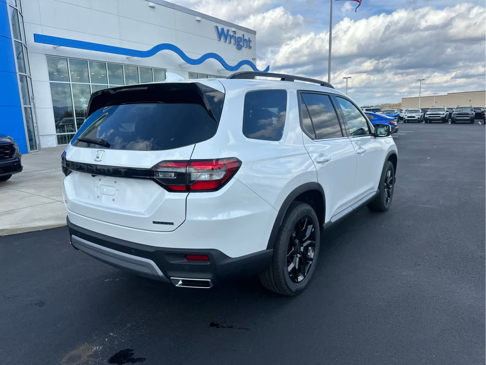 New 2025 Honda Pilot Touring image 8