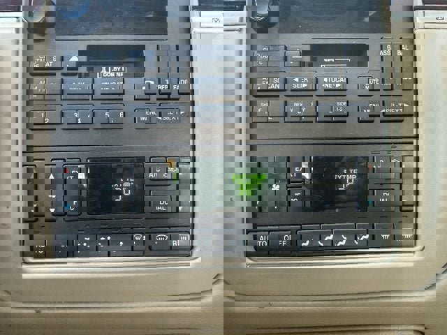 Used 2006 Lincoln Town Car Signature image 23