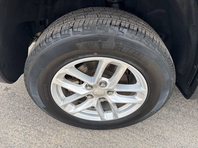 Used 2023 Jeep Grand Cherokee Laredo X image 41