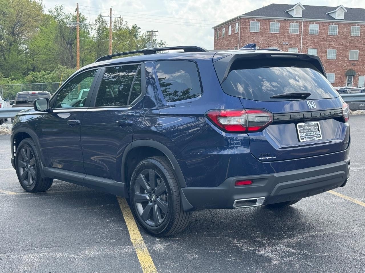 Certified 2025 Honda Pilot Sport image 9