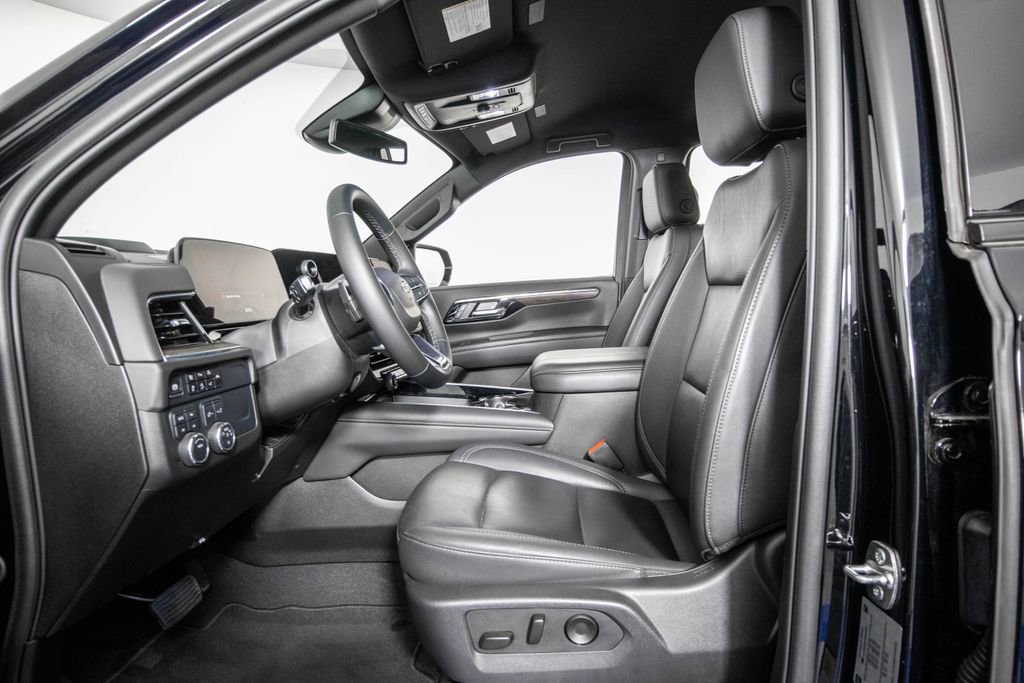 Used 2025 Chevrolet Suburban Z71 AWD/4WD image 8