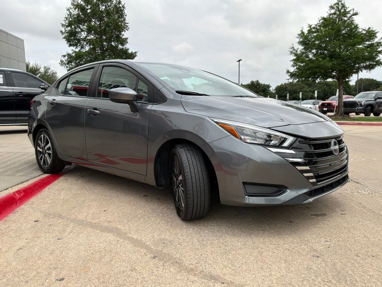 Used 2025 Nissan Versa SV FWD image 4