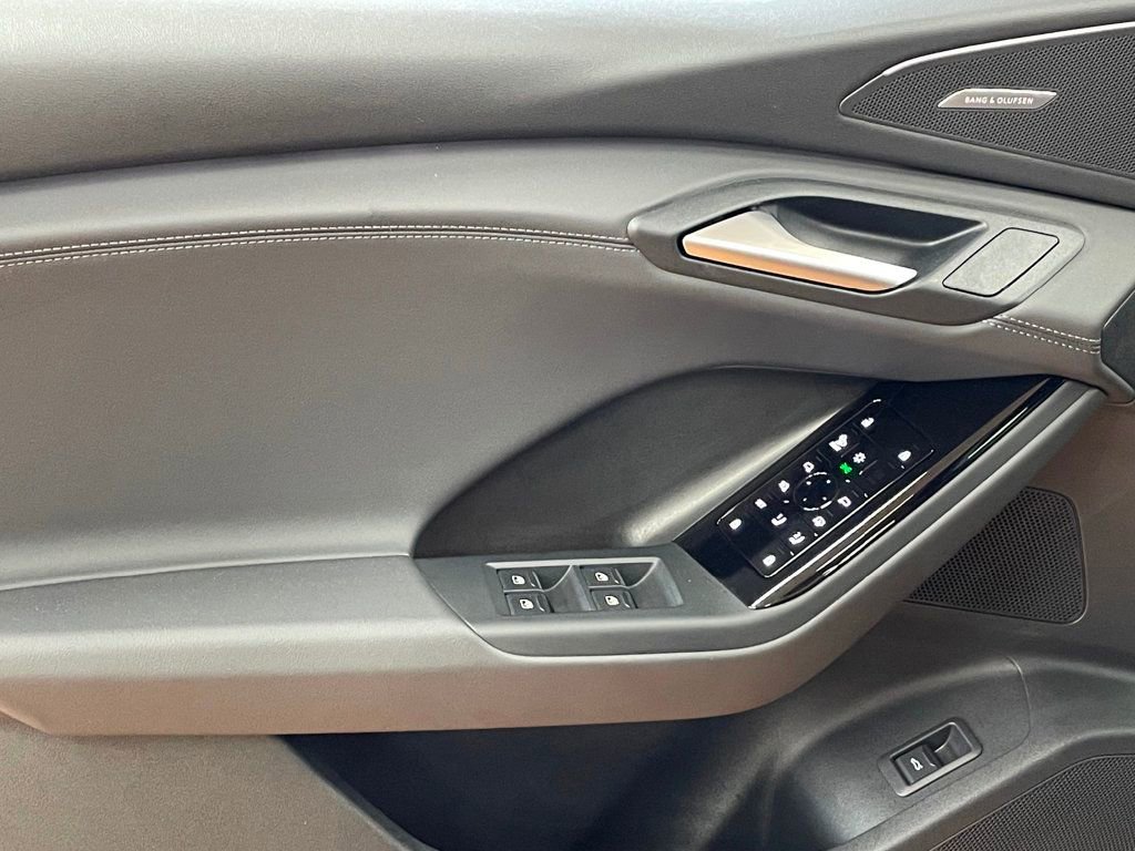 Used 2025 Audi Q6 e-tron Premium Plus w/ Premium Plus image 15