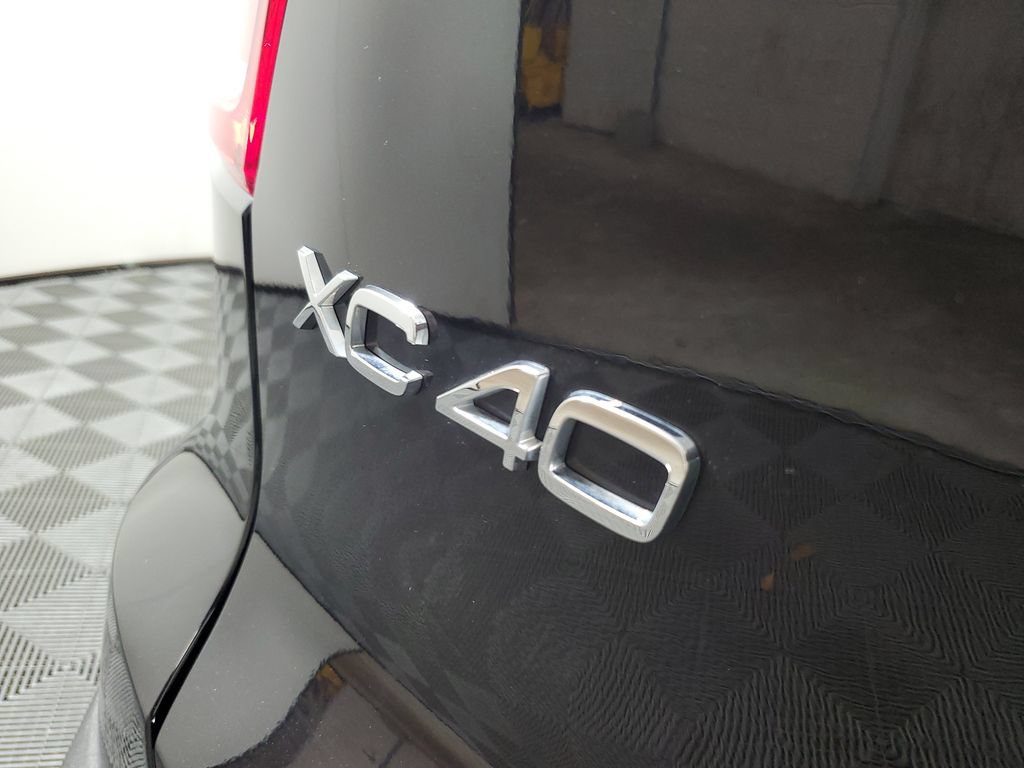 Used 2025 Volvo XC40 B5 Plus AWD/4WD image 10