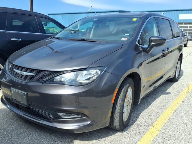 Used 2023 Chrysler Voyager LX image 1