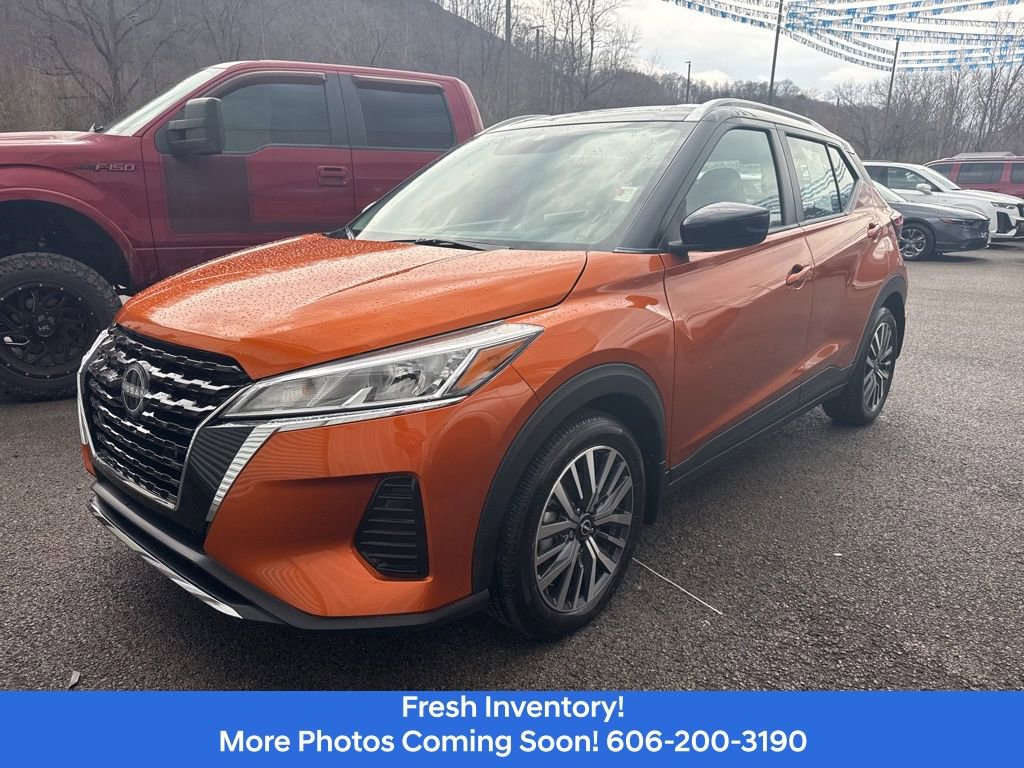 Used 2023 Nissan Kicks SV image 1