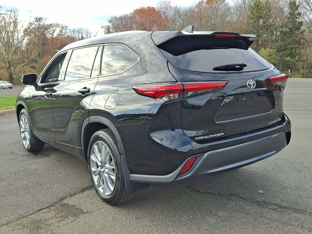 Used 2023 Toyota Highlander Limited image 24
