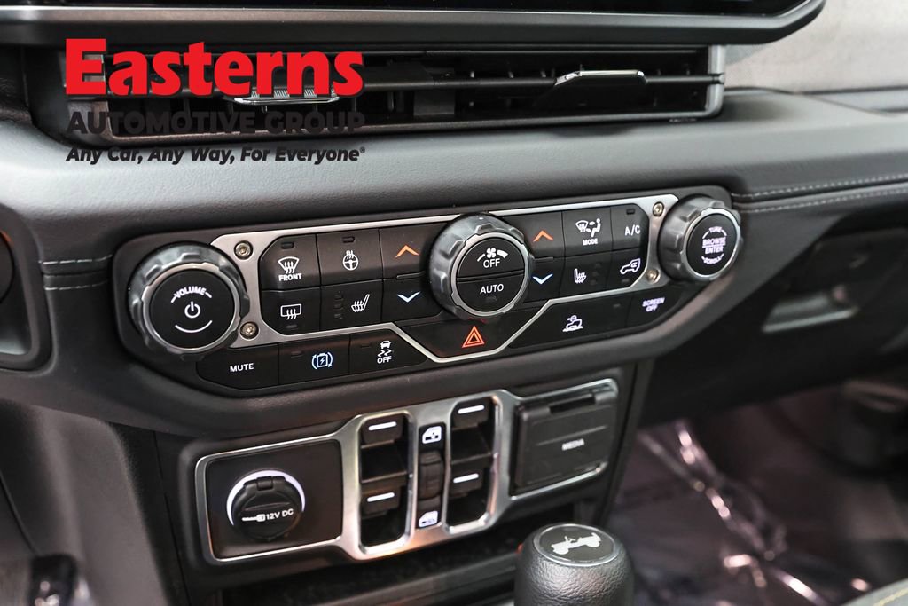 Used 2025 Jeep Wrangler Unlimited Sahara AWD/4WD image 20